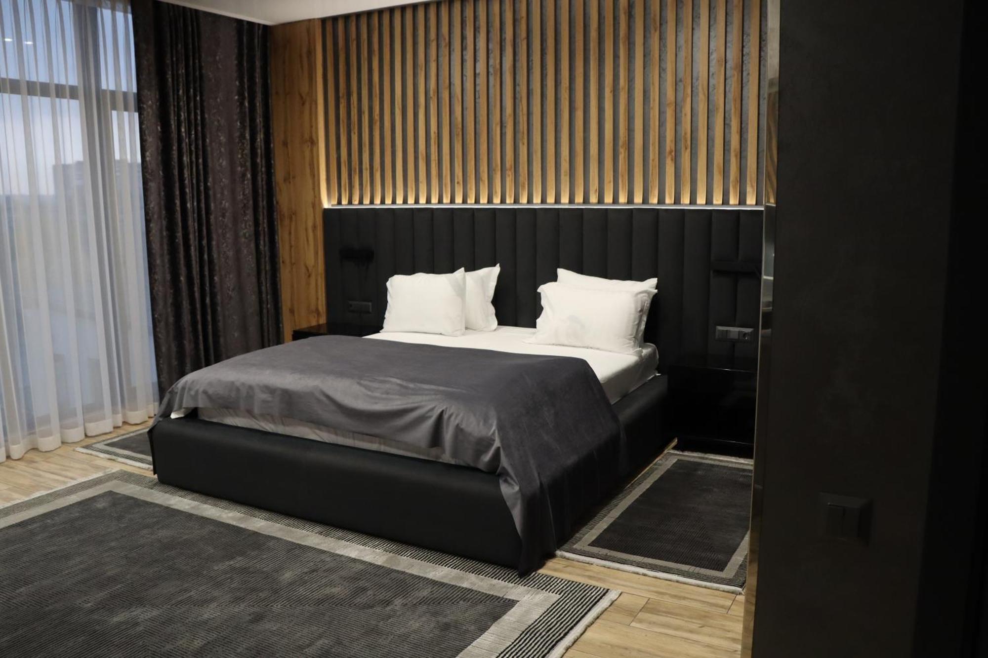 Sobkoff Hotel Khmel'nyts'kyy Exterior photo